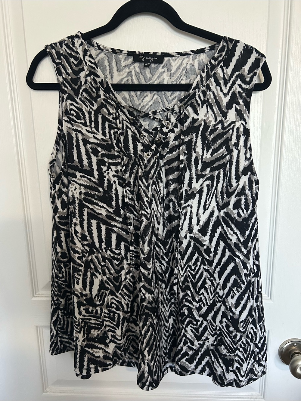 Lily Morgan Black & White Zigzag V-Neck Camisole